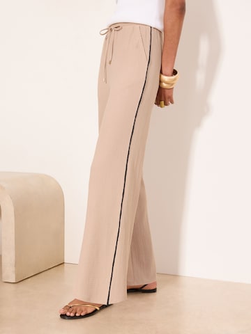 Lipsy Regular Pants in Beige