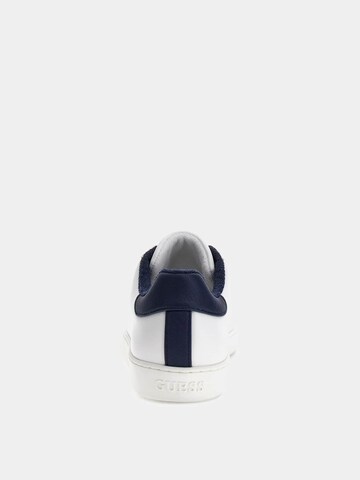GUESS Sneaker 'Nola' in Weiß