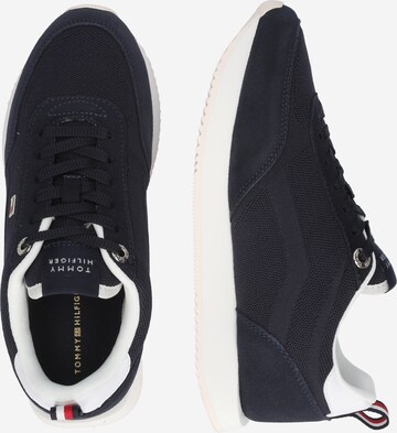 TOMMY HILFIGER Sneaker in Blau