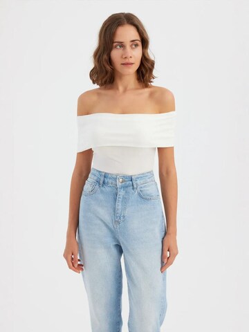 Hiccup Top in White: front