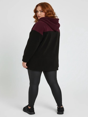 Shape Of You Fleece jas in Zwart