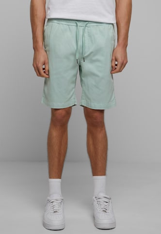 Urban Classics Regular Pants in Green: front