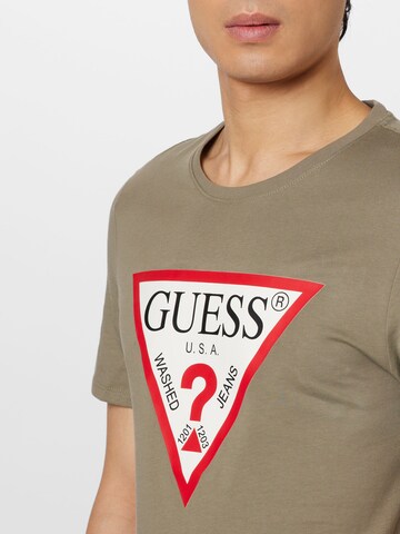 GUESS T-Shirt in Grün