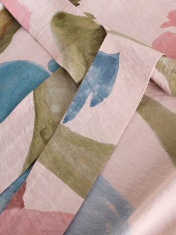 Rochie de la Next pe roz