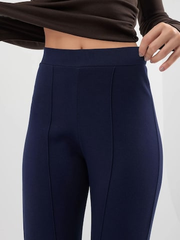 Hiccup - Flared Calças em azul