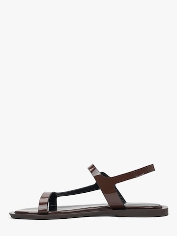 Estro - Sandalias con hebilla '11-10' en marrón