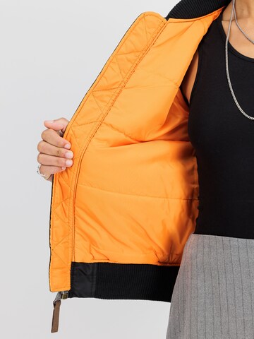 ALPHA INDUSTRIES Übergangsjacke 'MA-1 VF 59' in Schwarz