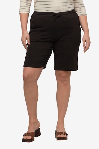 Ulla Popken Regular Shorts  (GOTS) in Schwarz: predná strana