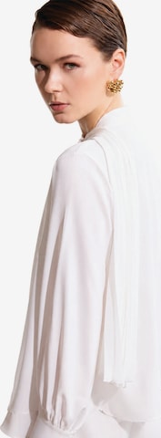 Camicia da donna 'Chiffon Pleated Scarf Collar Blouse' di Touché Privé in bianco: frontale