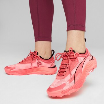 Chaussure de course 'Voyage Nitro 3' PUMA en rose