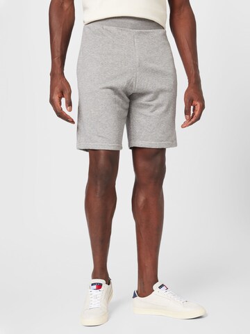 NEW ERA Regular Shorts in Grau: predná strana