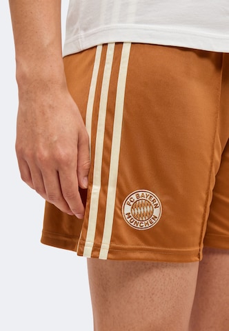ADIDAS PERFORMANCE Regular Urheiluhousut 'FCB MCM' värissä pronssi