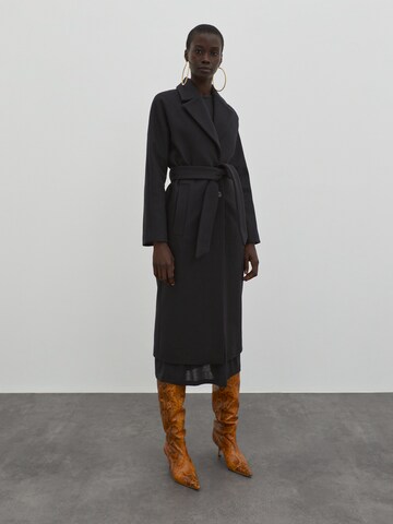 EDITED Between-seasons coat in Black