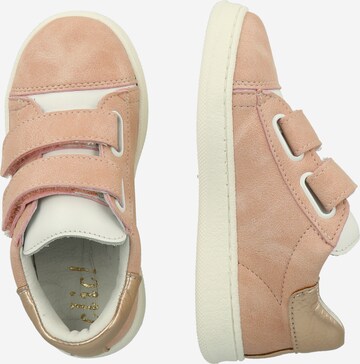 Sneaker di clic in rosa