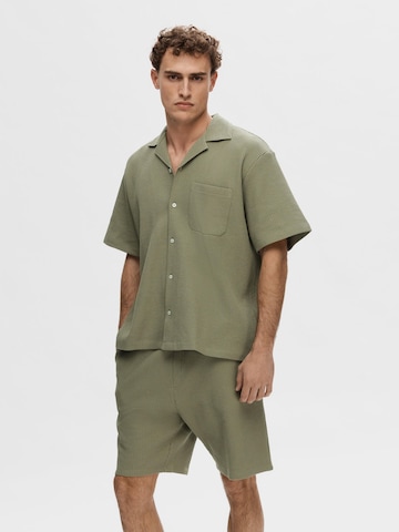 SELECTED HOMME Comfort fit Button Up Shirt in Green: front