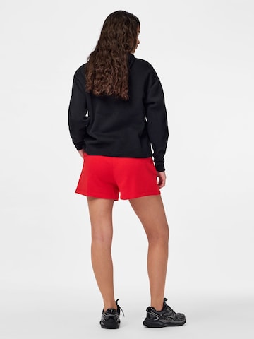 Regular Pantalon 'PCChilli' PIECES en rouge