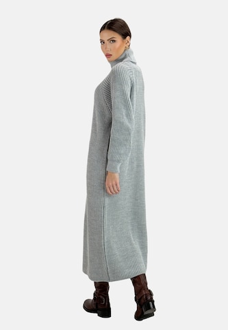 Robes en maille Elara en gris