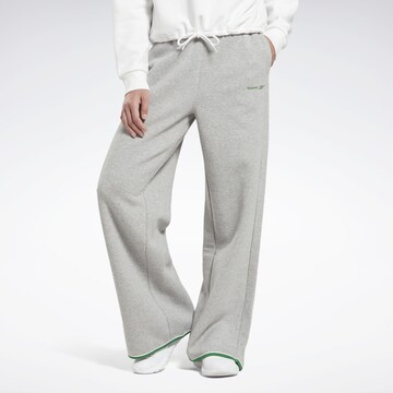 ReebokLoosefit Sportske hlače - siva boja: prednji dio