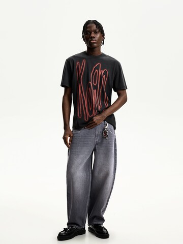 Loosefit Jeans di Bershka in grigio: frontale