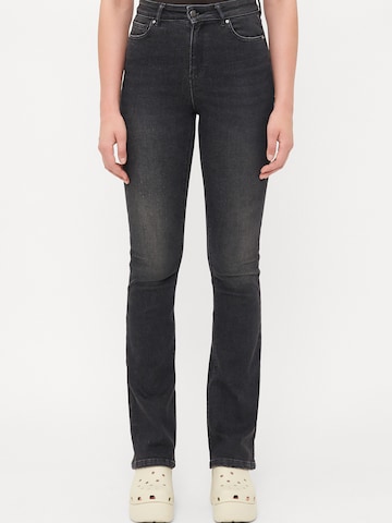 Only Tall - Flared Calças de ganga 'ONLMILA' em preto