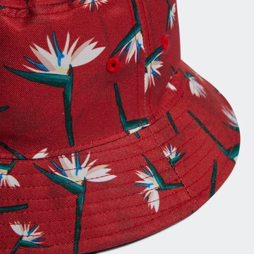 Pălărie 'Thebe Magugu' de la ADIDAS ORIGINALS pe roșu