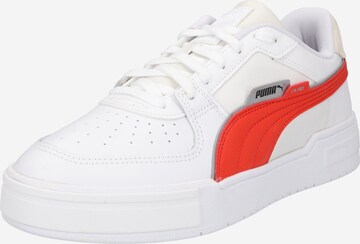 Baskets basses PUMA en blanc : devant