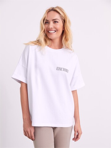 ABOUT YOU x Iconic by Tatiana Kucharova - Camiseta 'Charlie' en blanco: frente