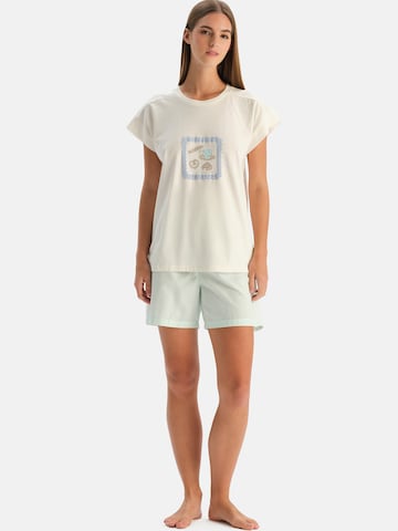 Dagi Shorty in Beige: Vorderseite