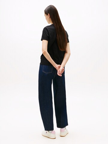 Tommy Jeans T-shirt 'ESSENTIAL' i svart