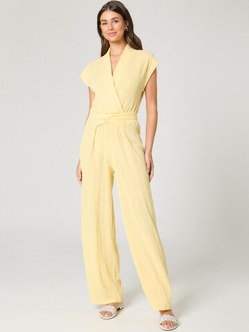 Guido Maria Kretschmer Women Jumpsuit 'Desiree' in Geel: voorkant