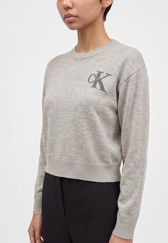 Calvin Klein Jeans - Pullover em cinzento: lateral