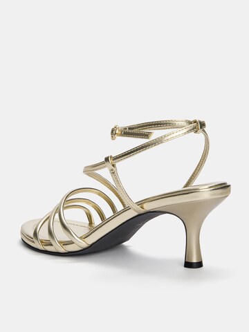 Pull&Bear Sandale in Gold