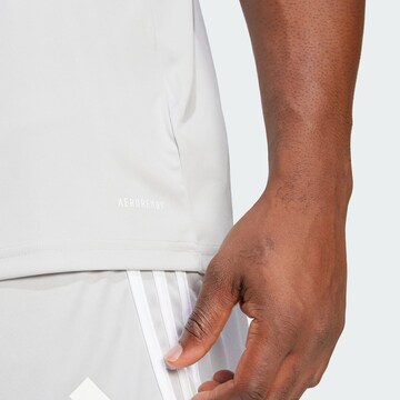 ADIDAS PERFORMANCE - Camiseta de fútbol 'Squadra 25' en gris