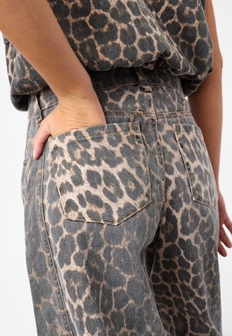 Barrel Jeans 'FIORA' di SISTERS POINT in marrone