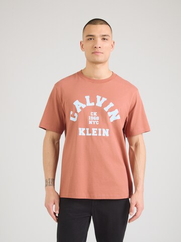 Calvin Klein Jeans Koszulka '20S COLLEGE' w kolorze pomarańczowy: przód