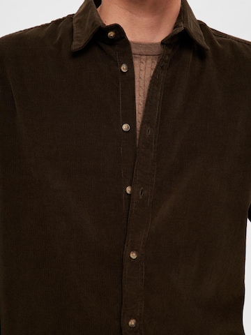SELECTED HOMME Regular fit Button Up Shirt 'Regowen' in Green