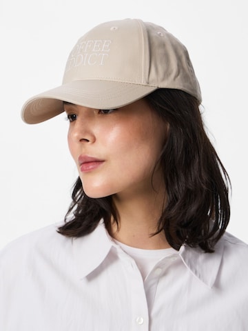 PIECES Hætte i beige: forside