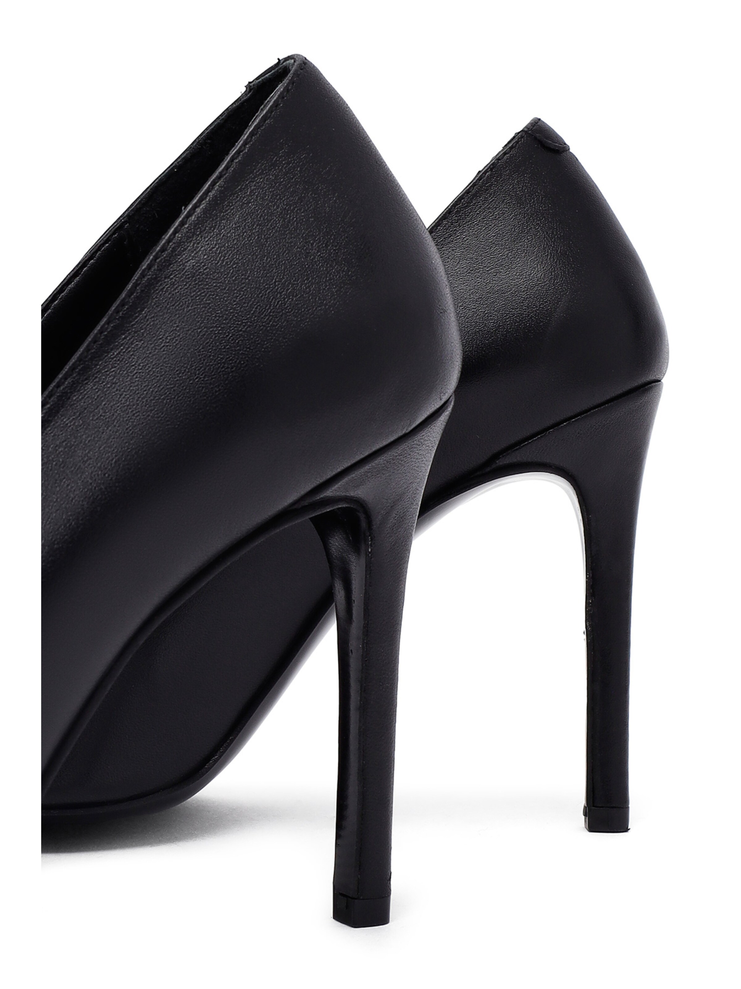 Derimod Pumps in Black