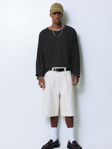 Pulover de la Pull&Bear pe negru