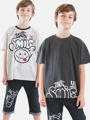 T-Shirt 'Just Smile' Denokids en gris : devant