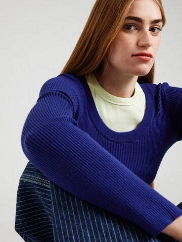 PIECES - Pullover em azul