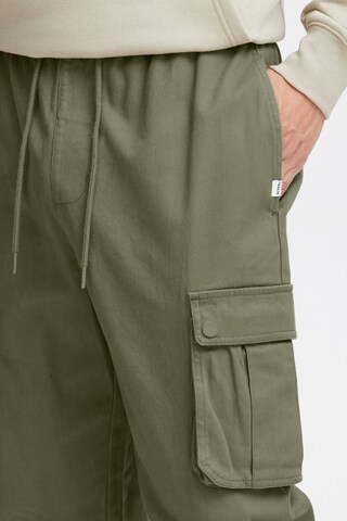 !Solid Regular Cargo Pants 'Gint' in Green