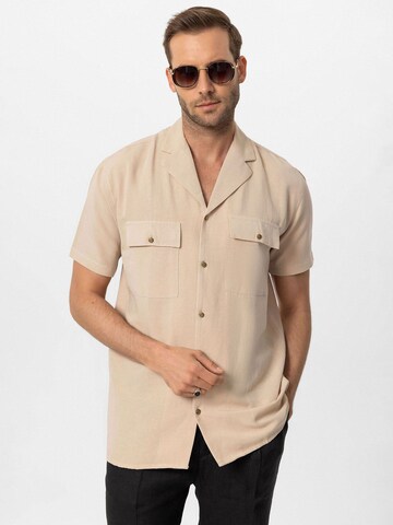 Antioch Comfort Fit Skjorta i beige: framsida