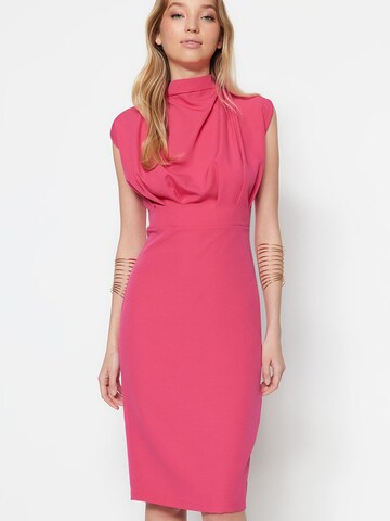 Trendyol Sheath dress in Pink: front