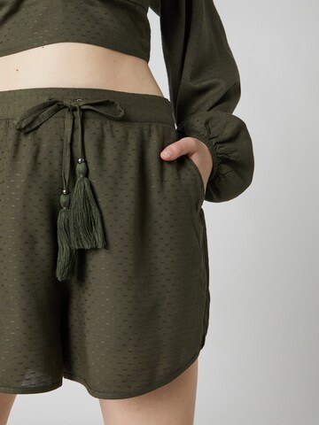 Loosefit Pantaloni 'Antonia' di Guido Maria Kretschmer Women in verde