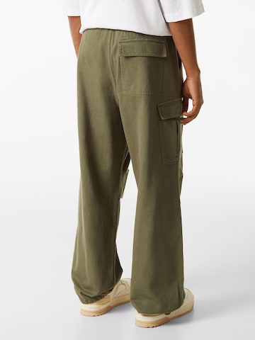 Loosefit Pantaloni eleganți de la Bershka pe verde