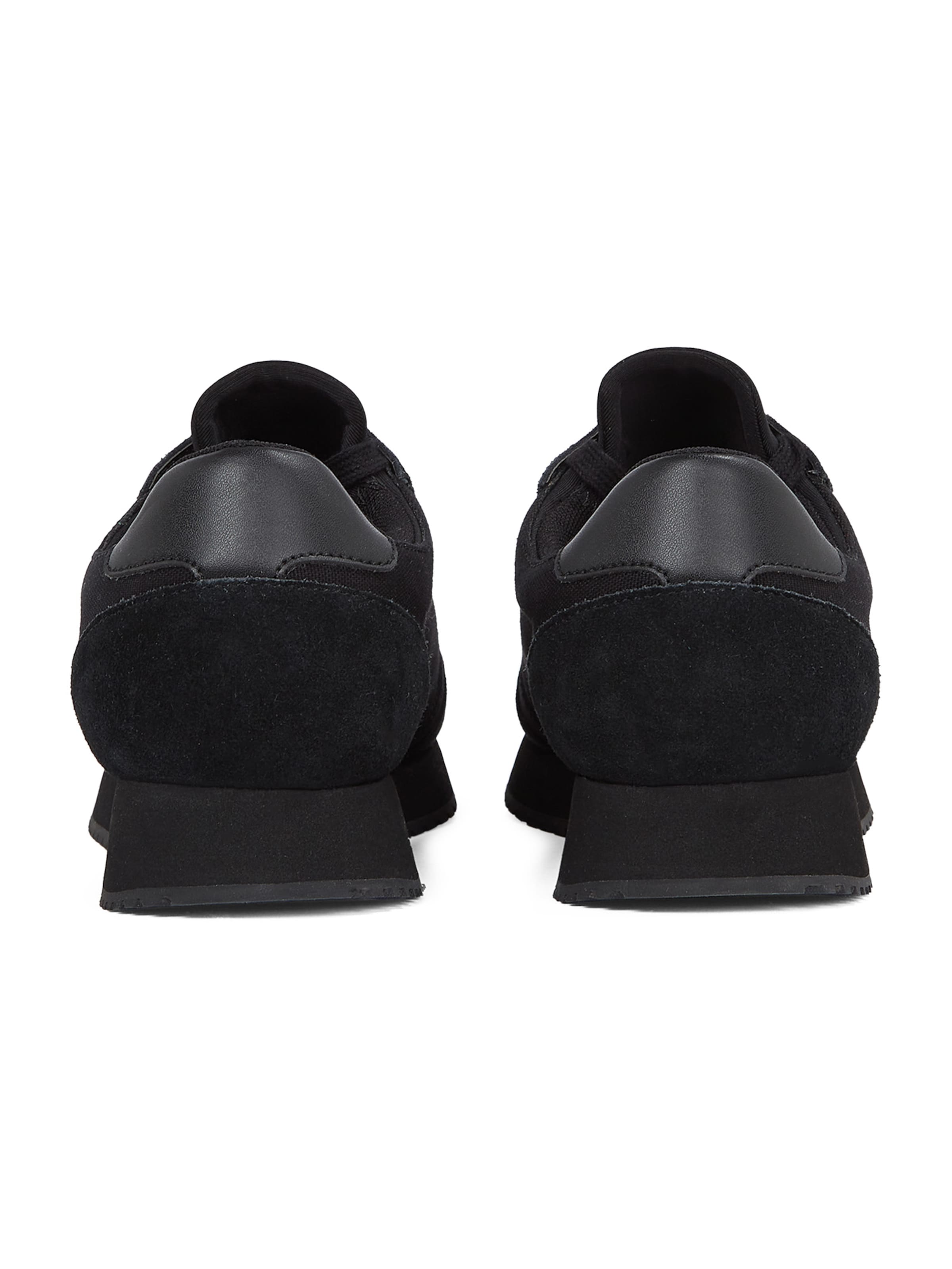 Calvin Klein Madalad ketsid, värv must