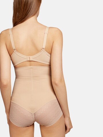 Gisela Shapingpanty in Beige