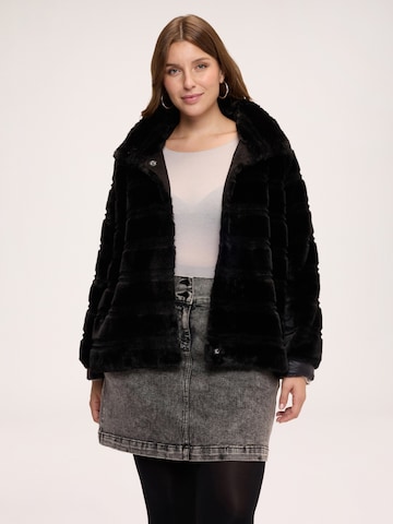 Cappotto invernale di Fiorella Rubino in nero