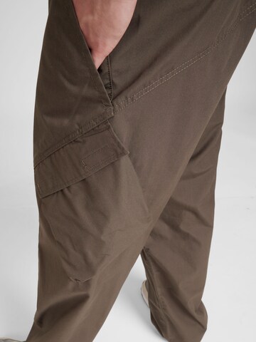 WEEKDAY Loosefit Παντελόνι cargo 'Astro' σε πράσινο